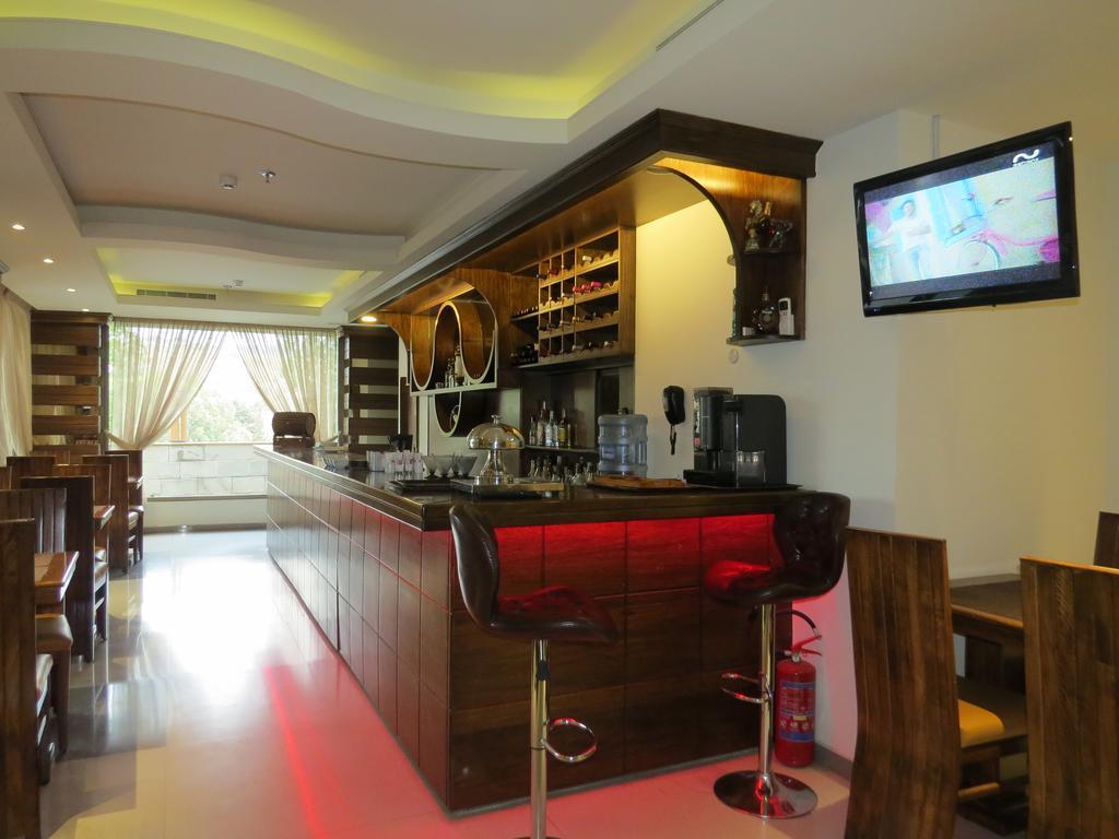 Le Noble Hotel Zouk El Kharab Екстериор снимка