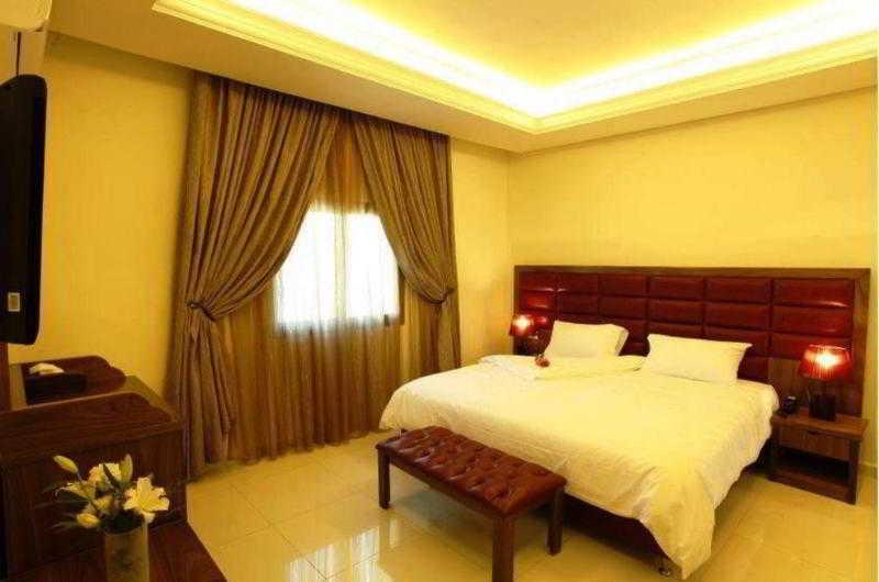 Le Noble Hotel Zouk El Kharab Екстериор снимка